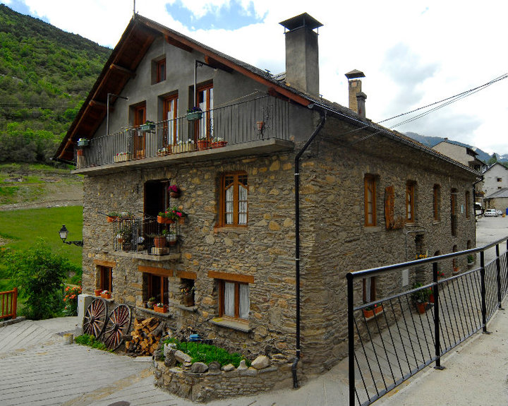 Façana de Casa Campaner, turisme rural Vall d'Àneu